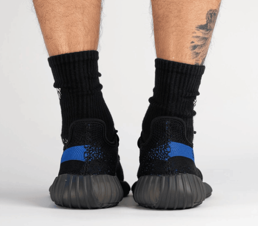 黑蓝椰子350V2上脚图曝光！明年春季登场！ 货号：GY7164