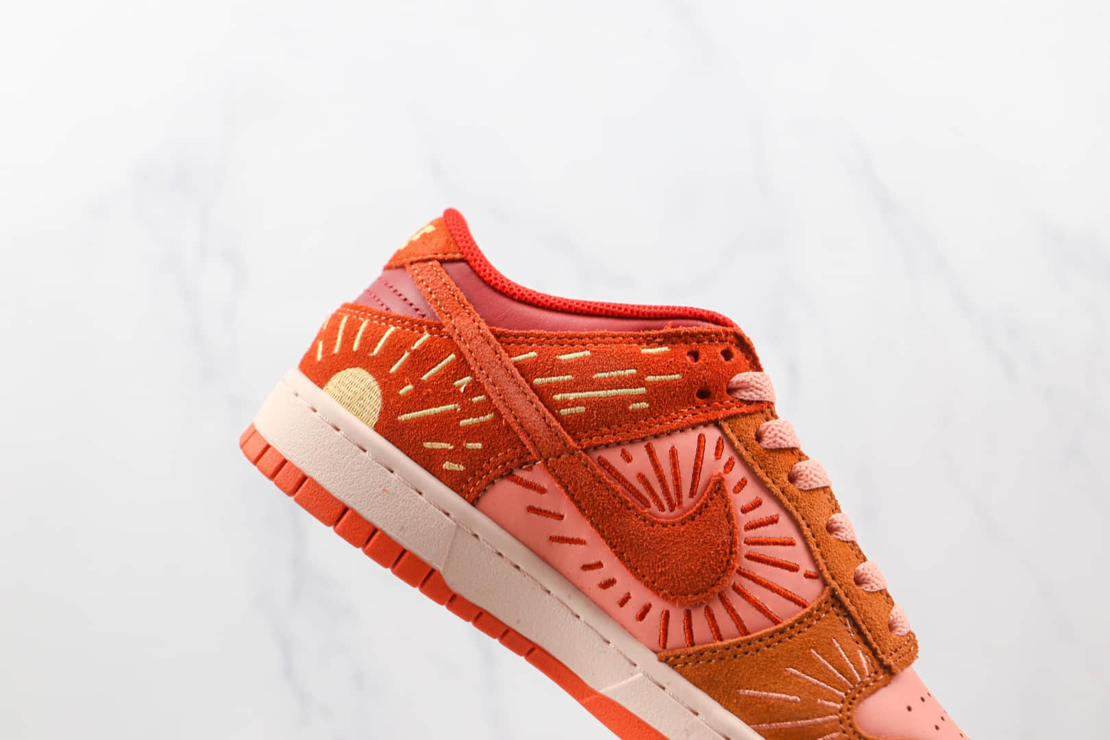 耐克Nike Dunk Low NH “Winter Solstice”Orange-Crimson BlissNike Dunk Low纯原版本低帮DUNK冬至限定落日刺绣夕阳红脏橙色板鞋原盒原标 货号:DO6723-800