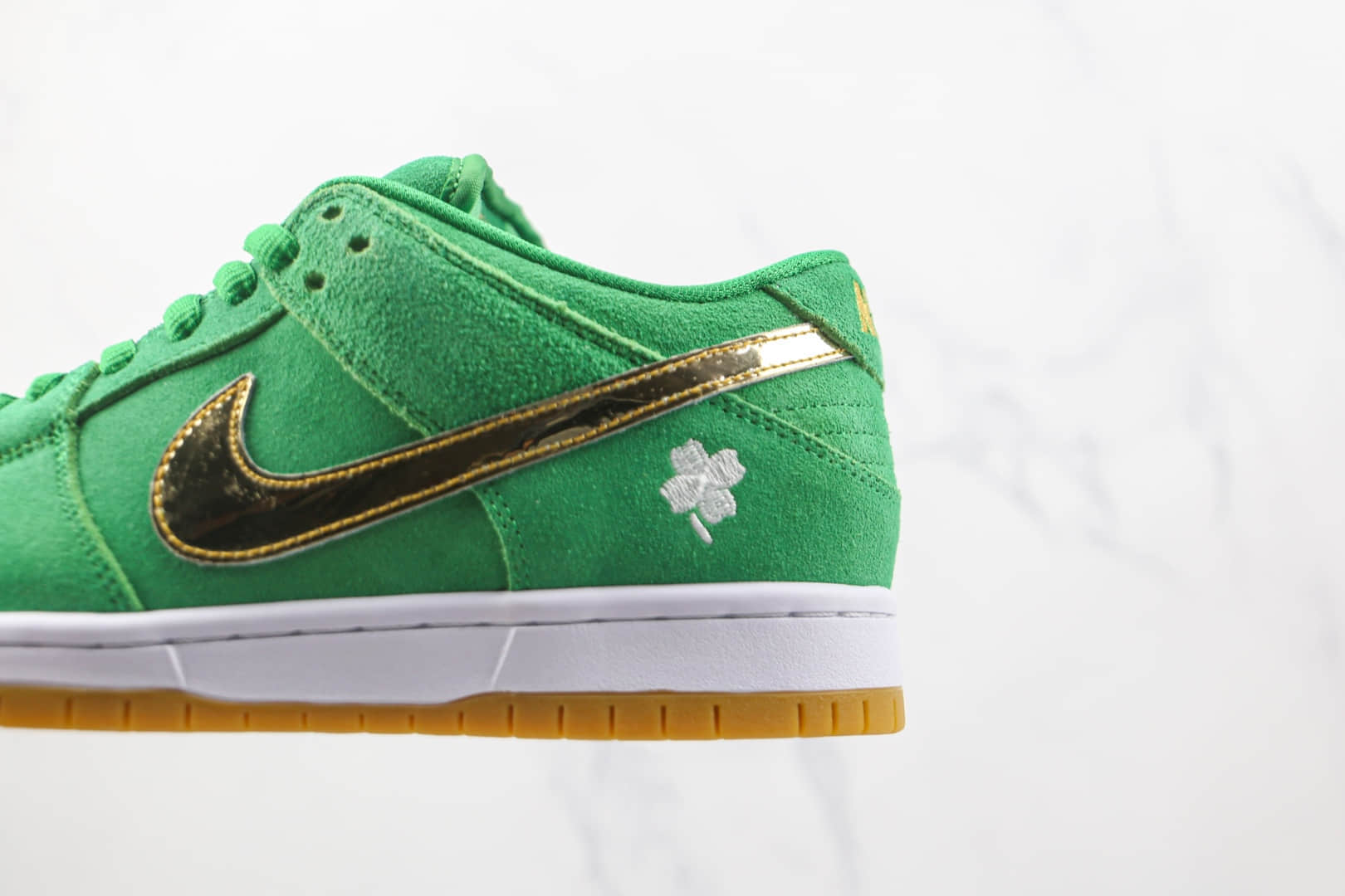 耐克Nike SB Dunk Low纯原版本低帮SB DUNK圣帕特里克节配色板鞋原楦头纸板打造 货号：BQ6817-303