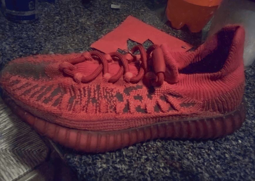 抢眼“红椰子”！这双椰子350 V2 CMPCT有点一言难尽... 货号：GW6945