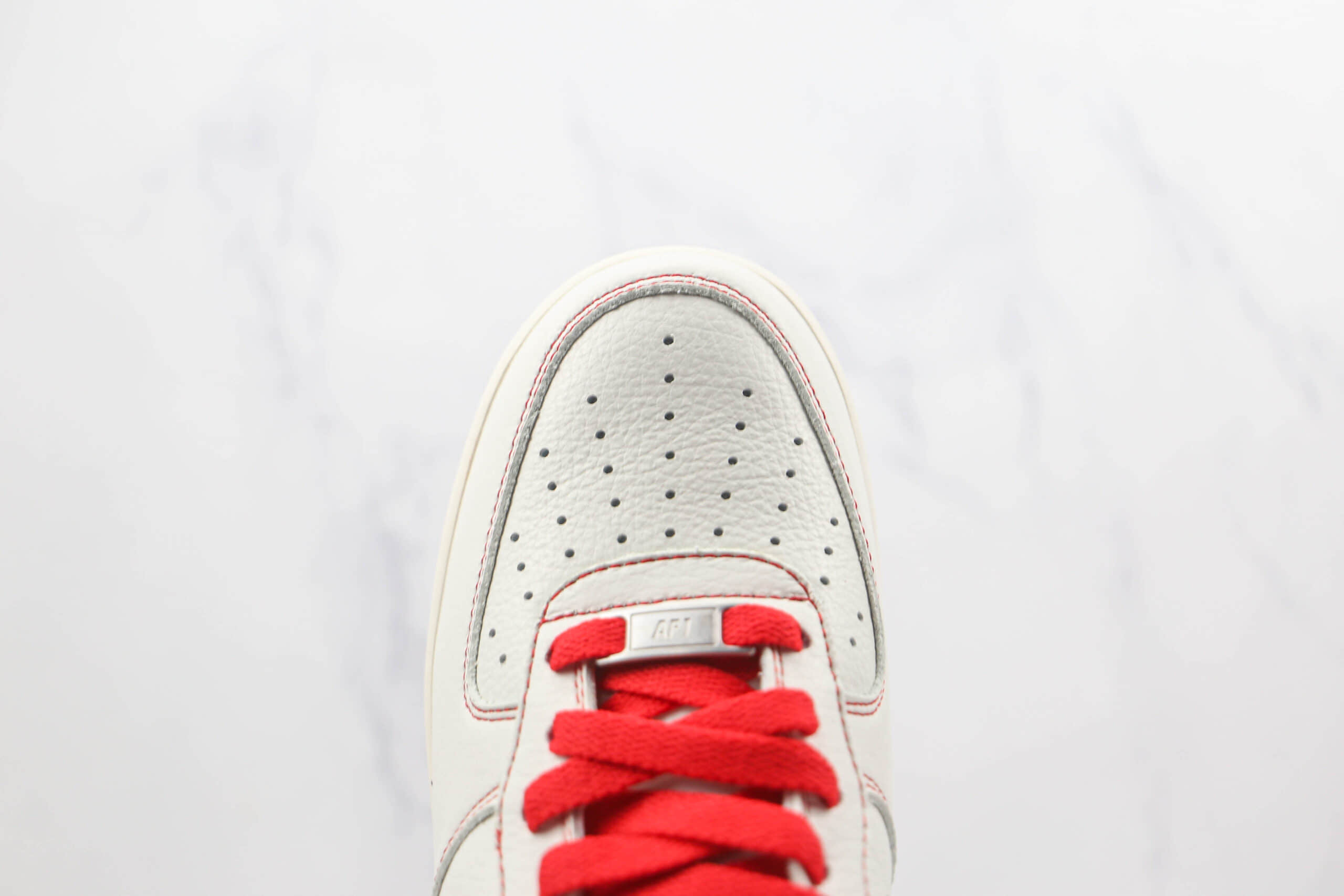 耐克Nike Air Force 1 07 Low纯原版本低帮空军一号undefeated联名款白红色板鞋内置气垫 货号：UN1315-801