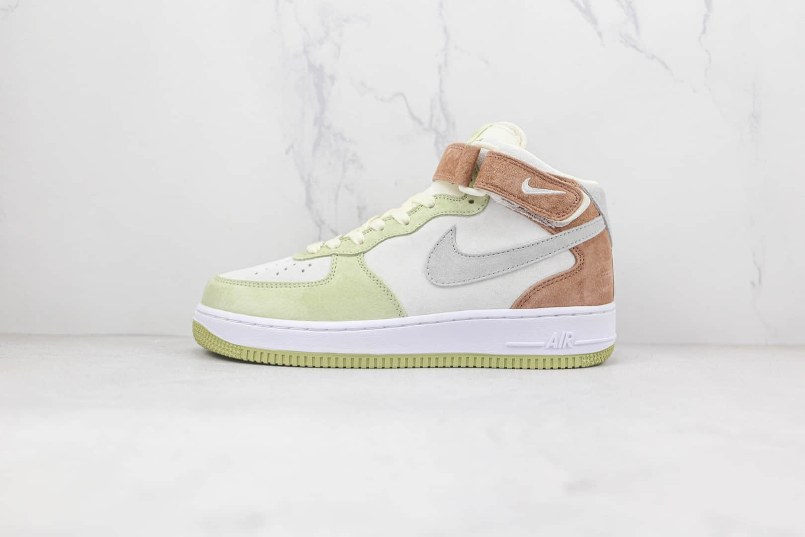 耐克Nike Air Force 1’07 Low纯原版本中帮空军一号柠檬黄棕灰色拼接板鞋内置气垫 货号：AL6896-558