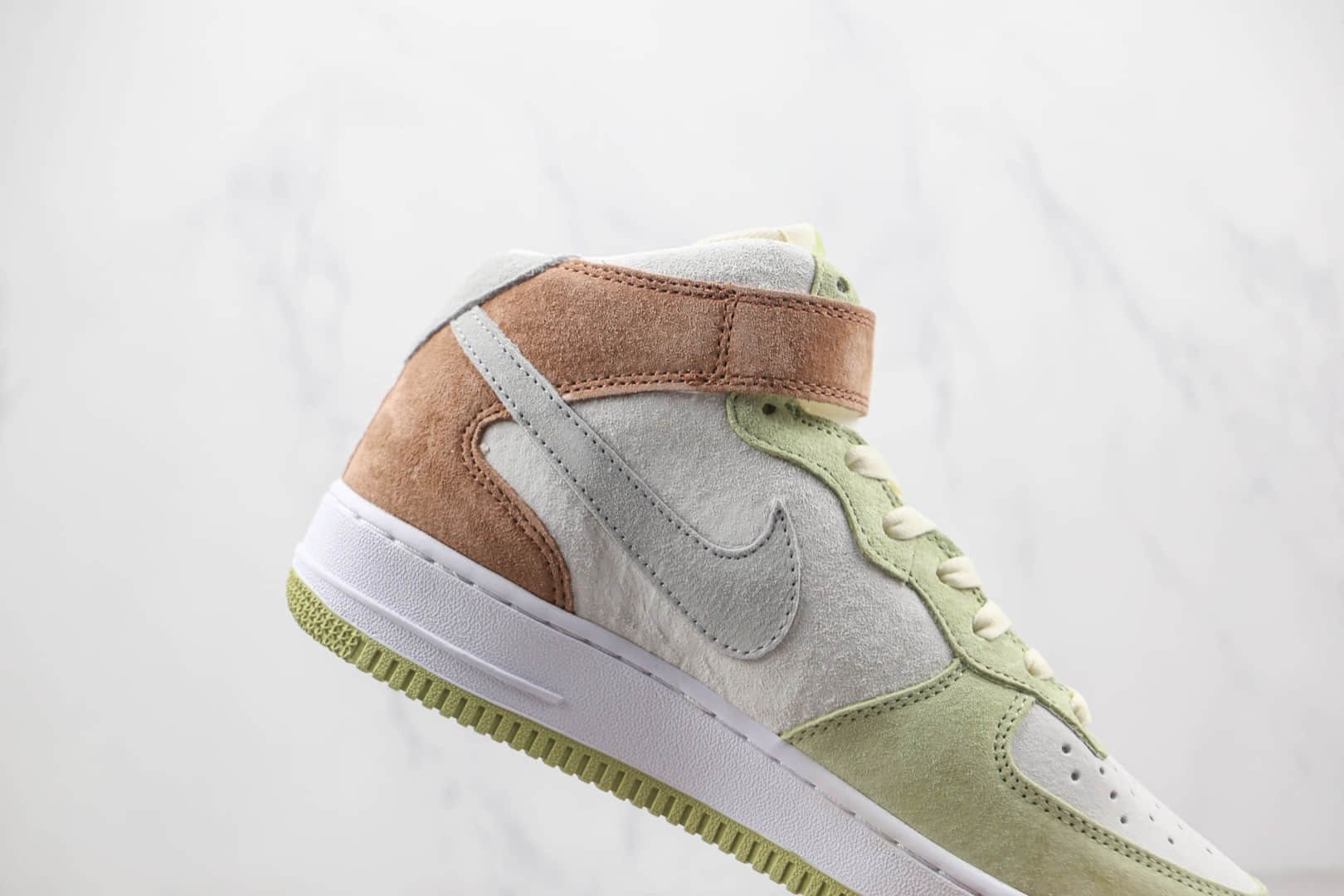 耐克Nike Air Force 1’07 Low纯原版本中帮空军一号柠檬黄棕灰色拼接板鞋内置气垫 货号：AL6896-558