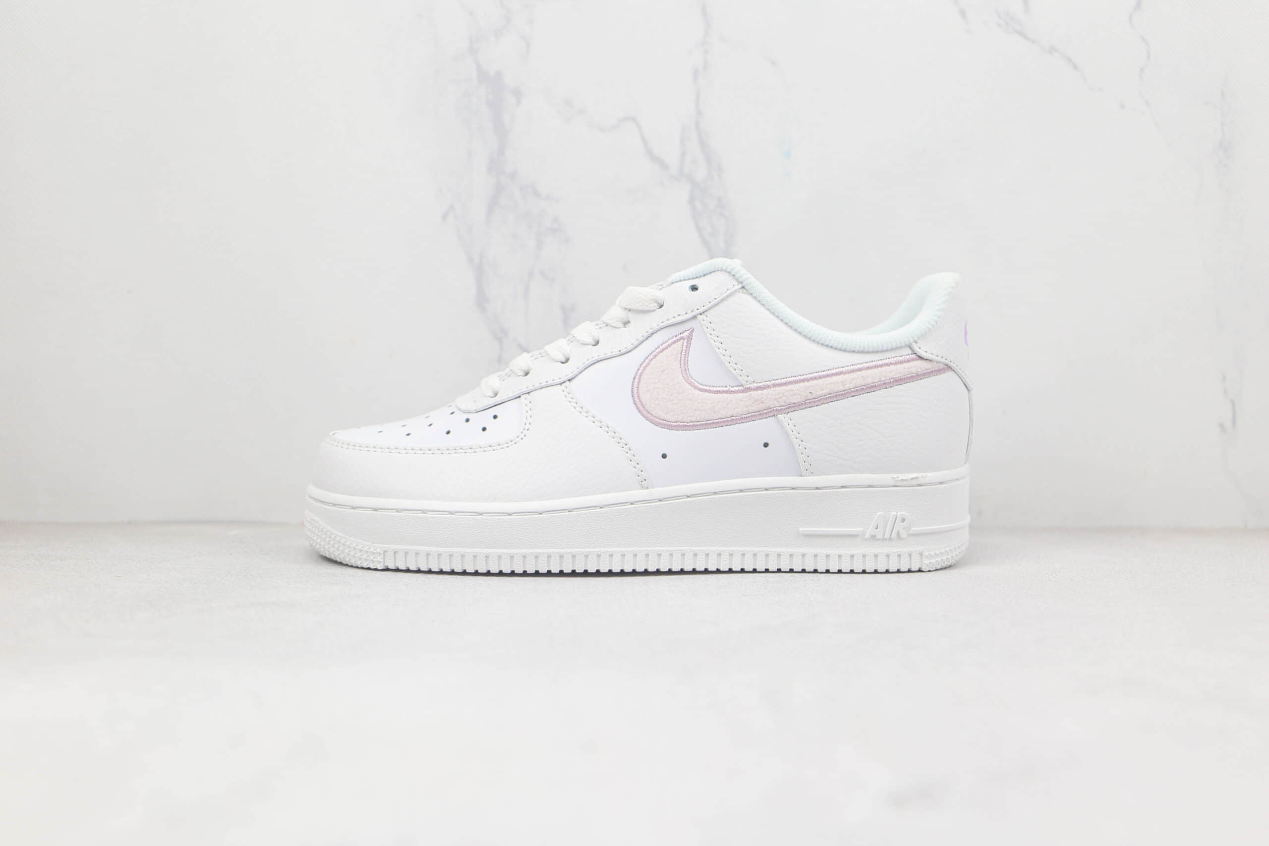 耐克Nike Air Force 1 07 Low纯原版本低帮空军一号粉色刺绣毛绒勾板鞋原楦头纸板打造 货号:DN5056-100
