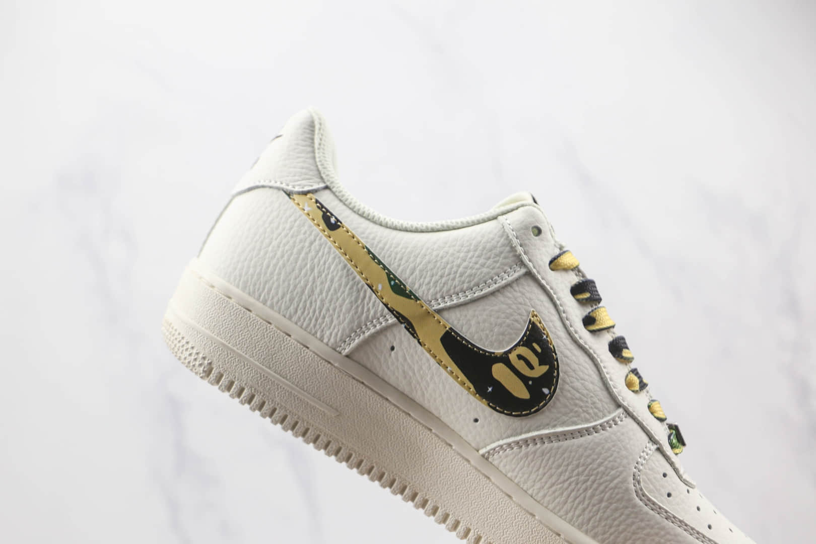 耐克Nike Air Force 1 07 Low bape纯原版本低帮空军一号bape迷彩配色板鞋原楦头纸板打造 货号：AA1365-118