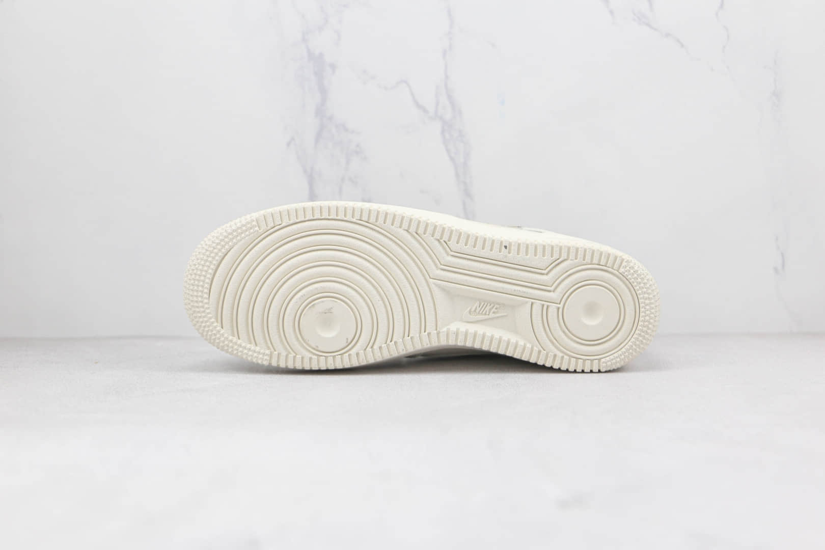 耐克Nike Air Force 1 07 Low bape纯原版本低帮空军一号bape迷彩配色板鞋原楦头纸板打造 货号：AA1365-118