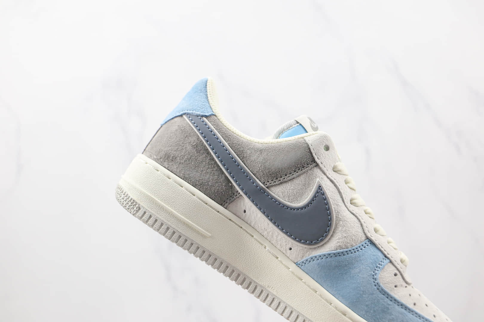 耐克Nike Air Force 1’07 Low纯原版本低帮空军一号白蓝拼接板鞋内置气垫 货号：LZ6699-523