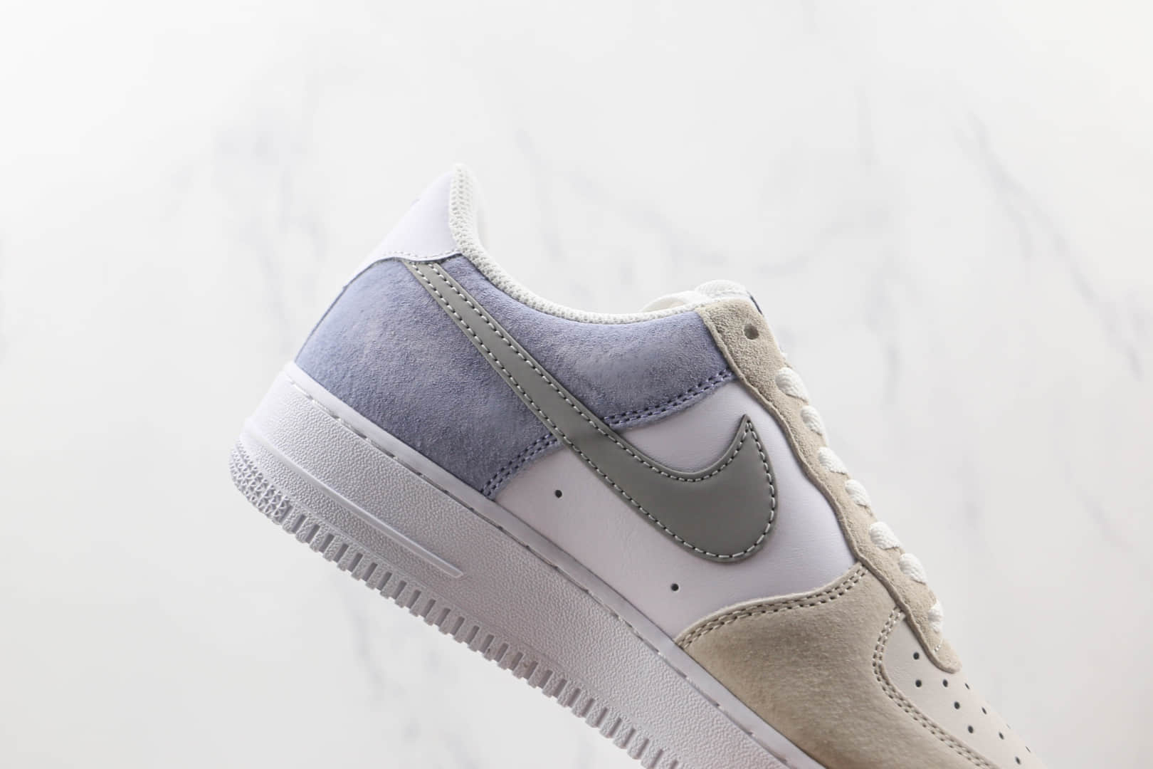 耐克Nike Air Force 1’07 Low纯原版本低帮空军一号白灰蓝麂皮拼接板鞋原楦头纸板打造 货号：LM2033-208