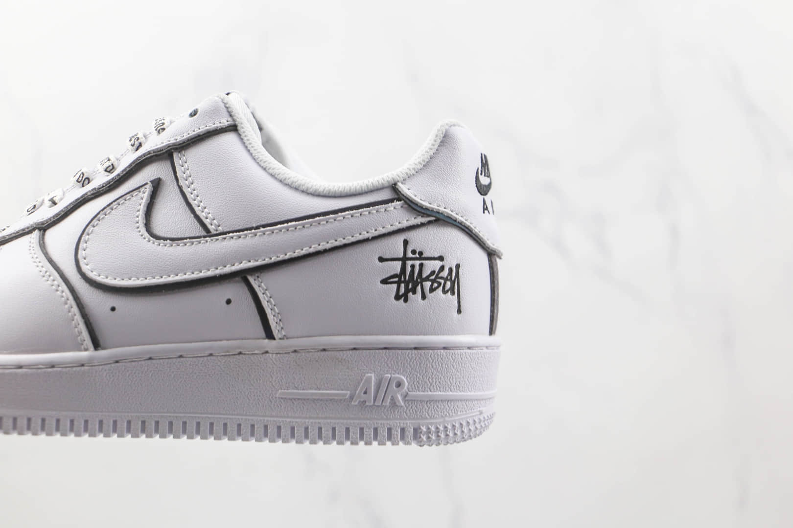 耐克Nike Air Force 1’07 Low纯原版本低帮空军一号斯图西黑缝线板鞋内置气垫 货号：BQ6425-109