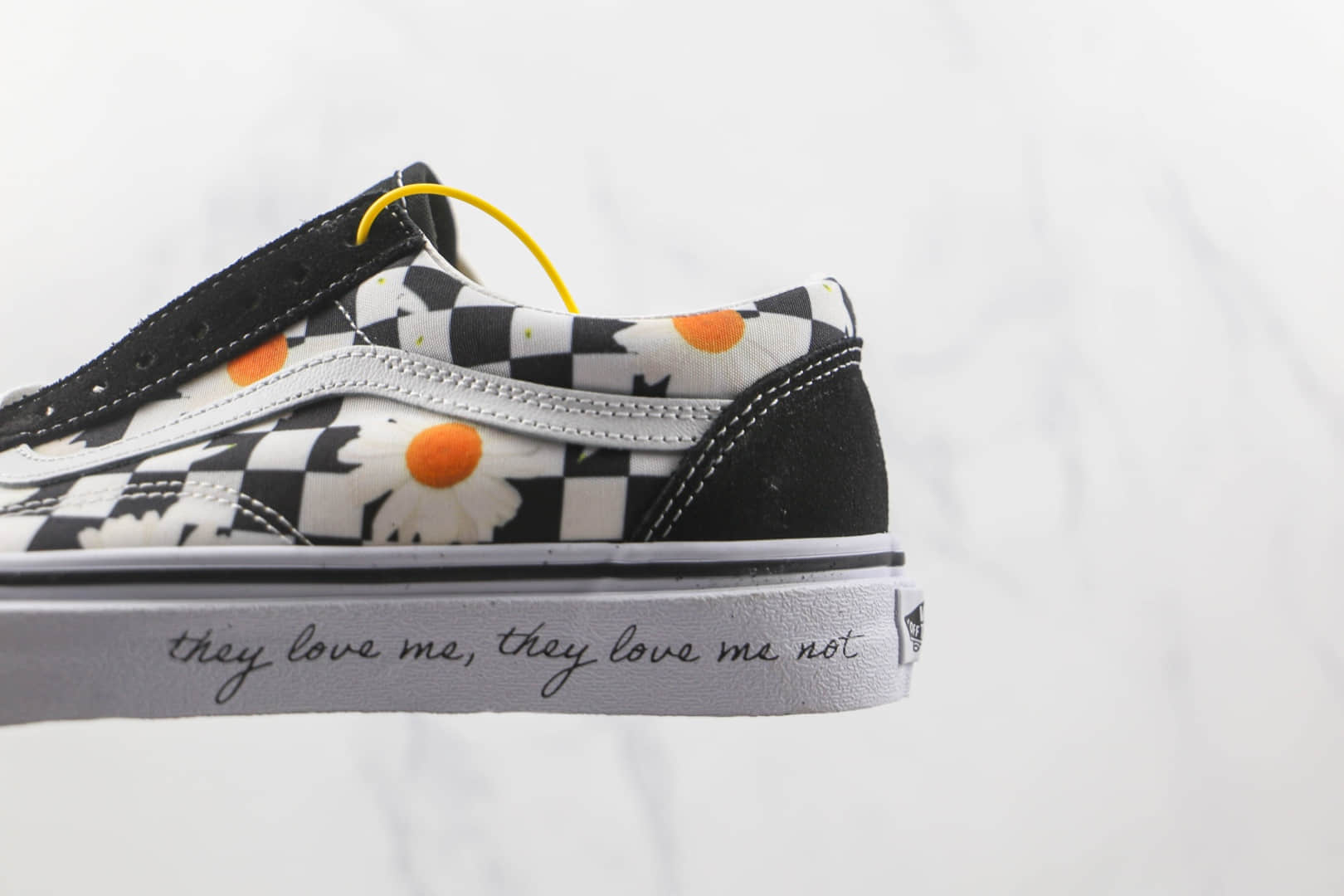 万斯Vans Old Skool公司级版本低帮黑白棋盘格小雏菊帆布鞋原盒原标 货号：VN0A5KRFB0B