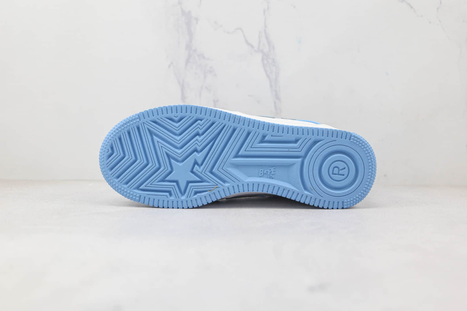 猿人头Bape Sta Tokyo白蓝低帮漆皮板鞋原档案数据开发 货号：1H20191048