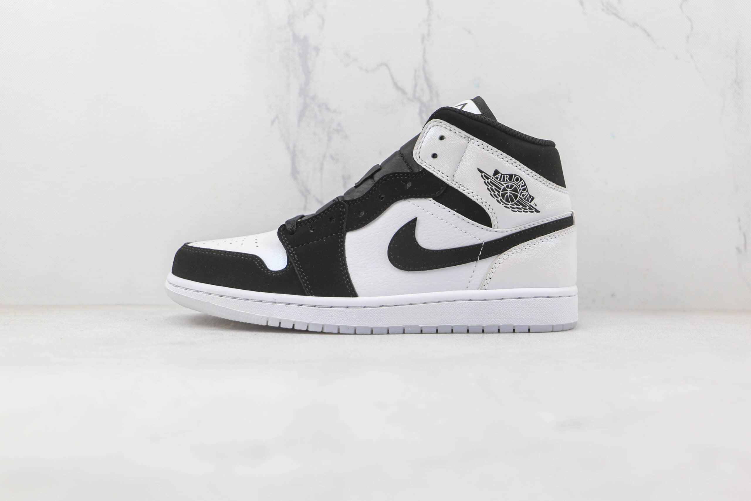 乔丹Air Jordan 1 Mid纯原版本中帮AJ1珠光黑白熊猫板鞋原盒原标 货号:DH6933-100