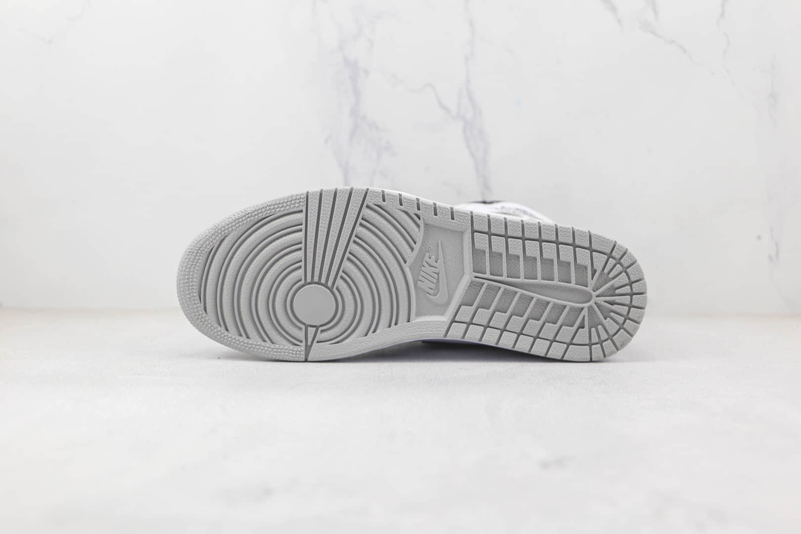 乔丹Air Jordan 1 high纯原版本高帮AJ1白灰色板鞋原楦头纸板打造原盒原标 货号：555065-108