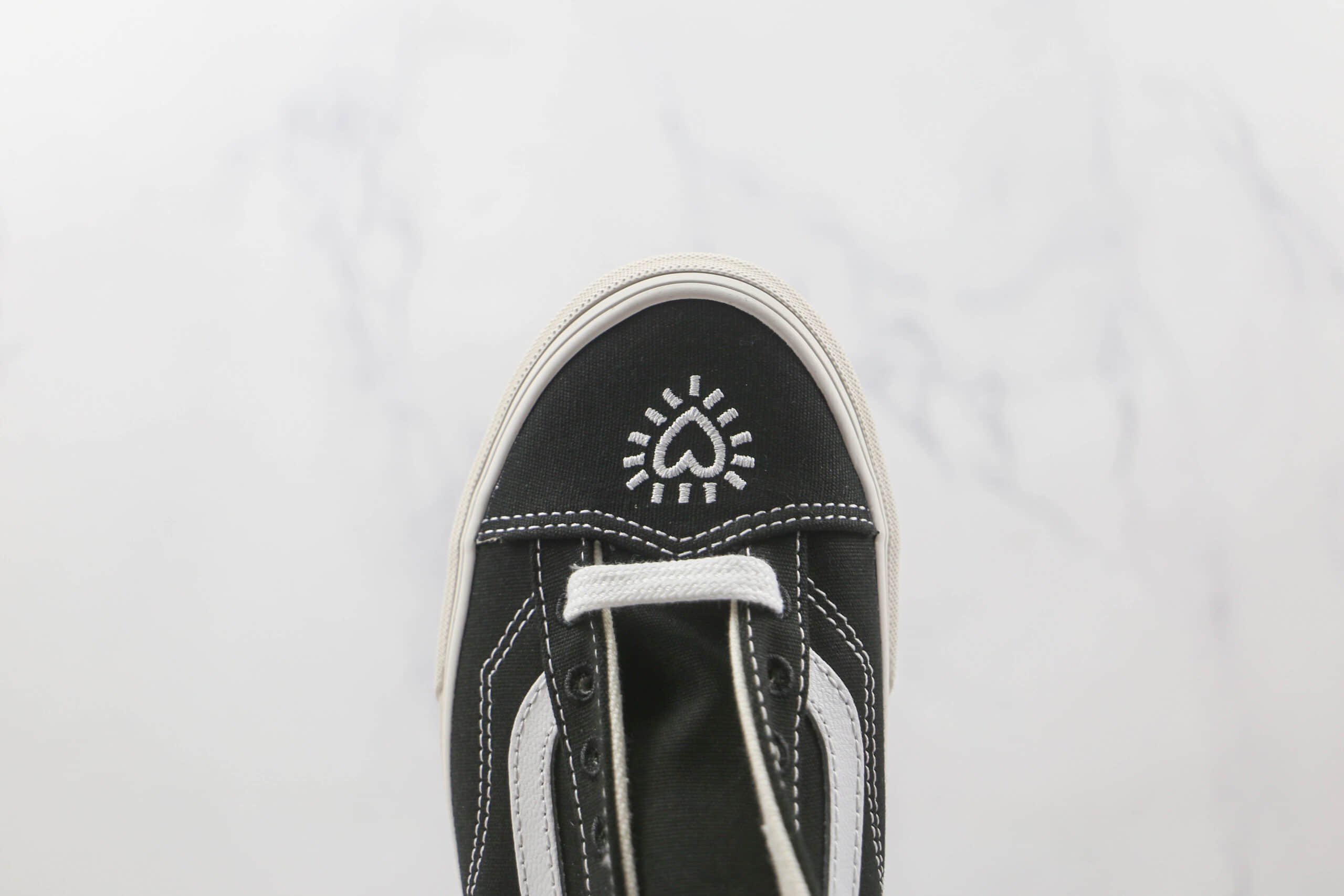 万斯Vans Old SkoolTapered公司级版本权志龙小头复古硫化板鞋原盒原标 货号：VNOA54F41KP