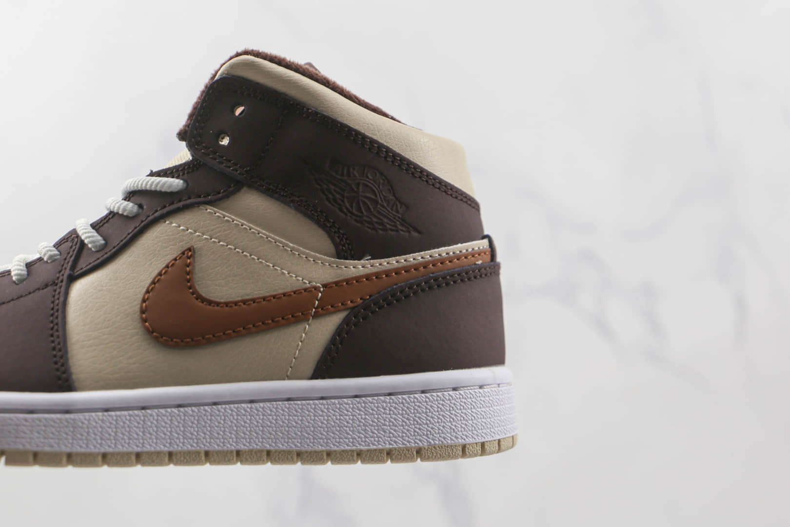 乔丹Air Jordan 1 Mid纯原版本中帮AJ1迷踪色篮球鞋原档案数据开发 货号：DO6699-200