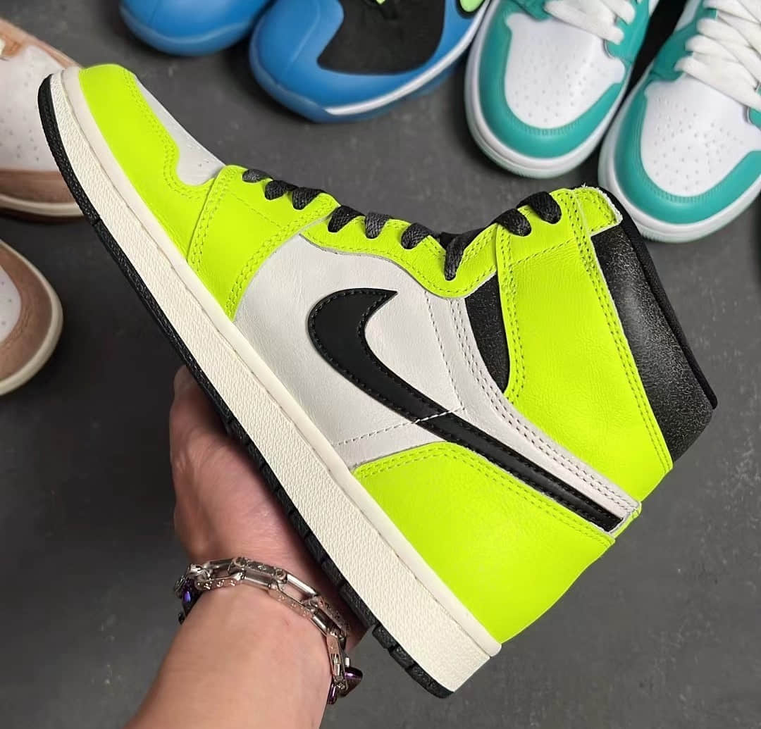 吸睛荧光黄！这双AJ1超亮眼！ 货号：555088-702