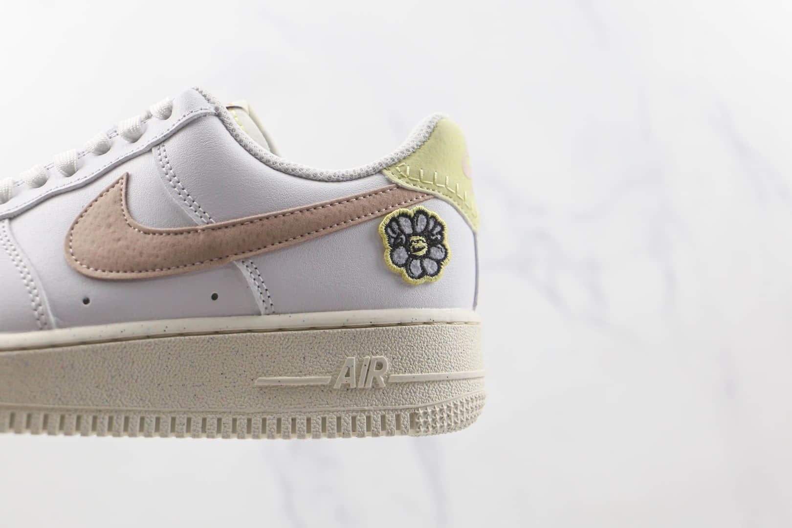 耐克Nike Air Force 1’07 Low纯原版本低帮空军一号小花配色板鞋原楦头纸板打造 货号：DJ6377-100
