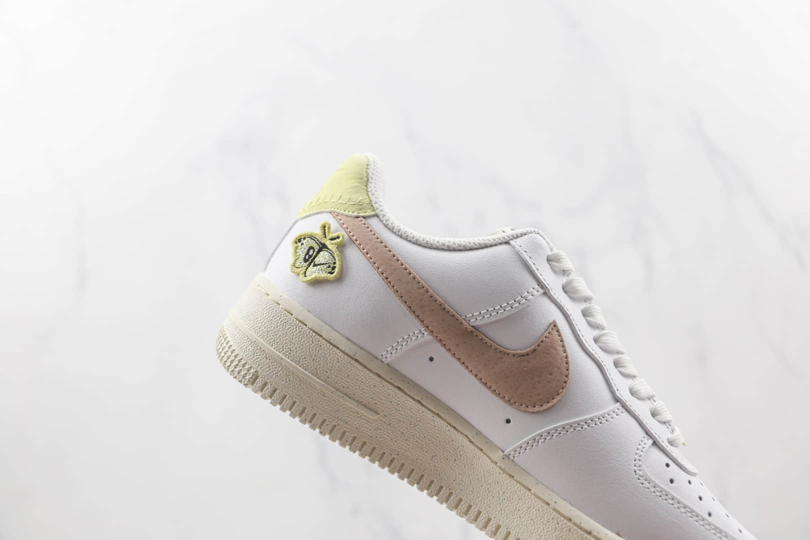 耐克Nike Air Force 1’07 Low纯原版本低帮空军一号小花配色板鞋原楦头纸板打造 货号：DJ6377-100