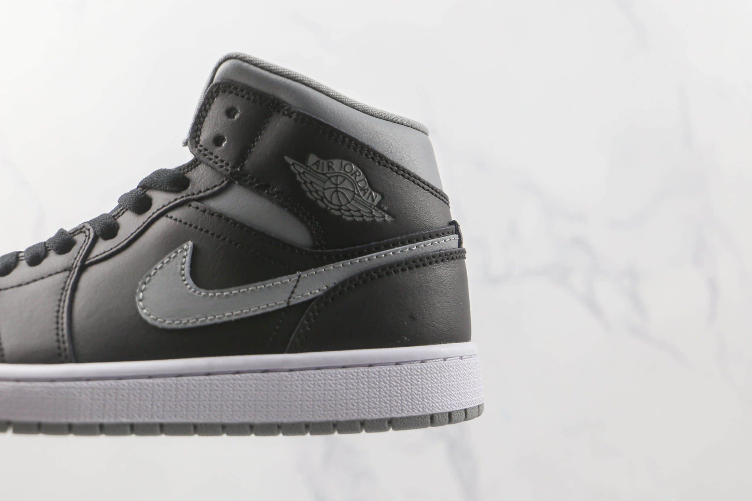 乔丹Air Jordan 1 Mid纯原版本中帮AJ1黑灰篮球鞋原档案数据开发 货号:BQ6472-007