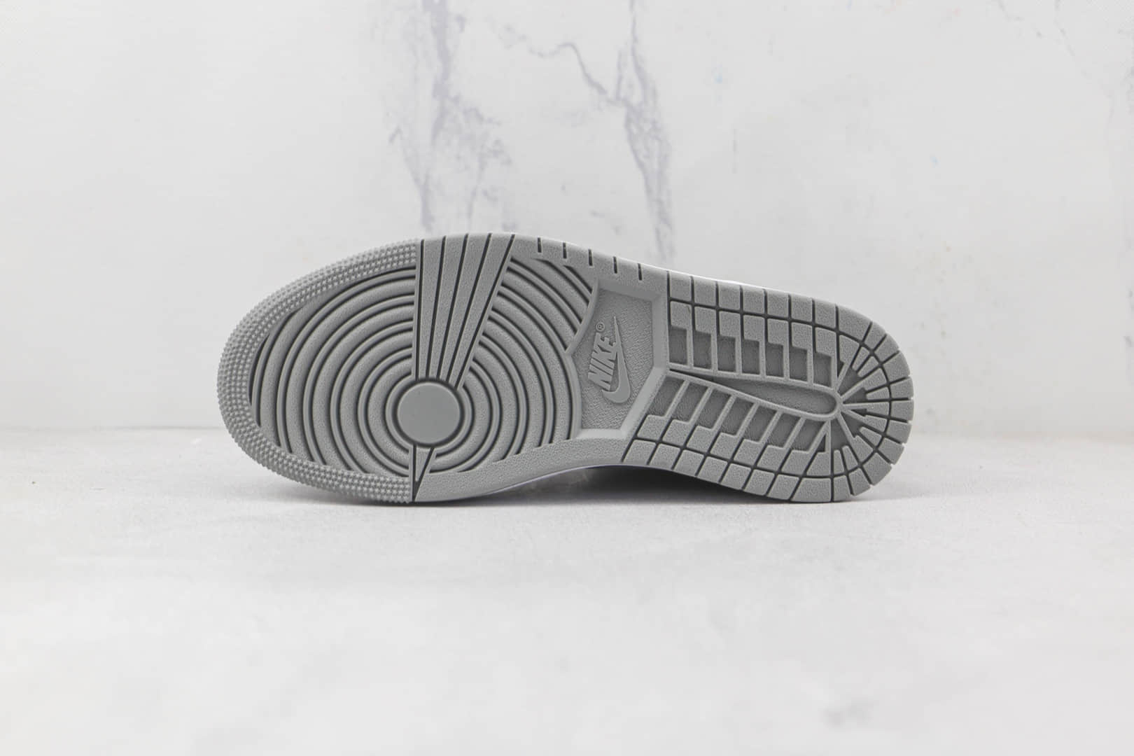 乔丹Air Jordan 1 Mid纯原版本中帮AJ1黑灰篮球鞋原档案数据开发 货号:BQ6472-007