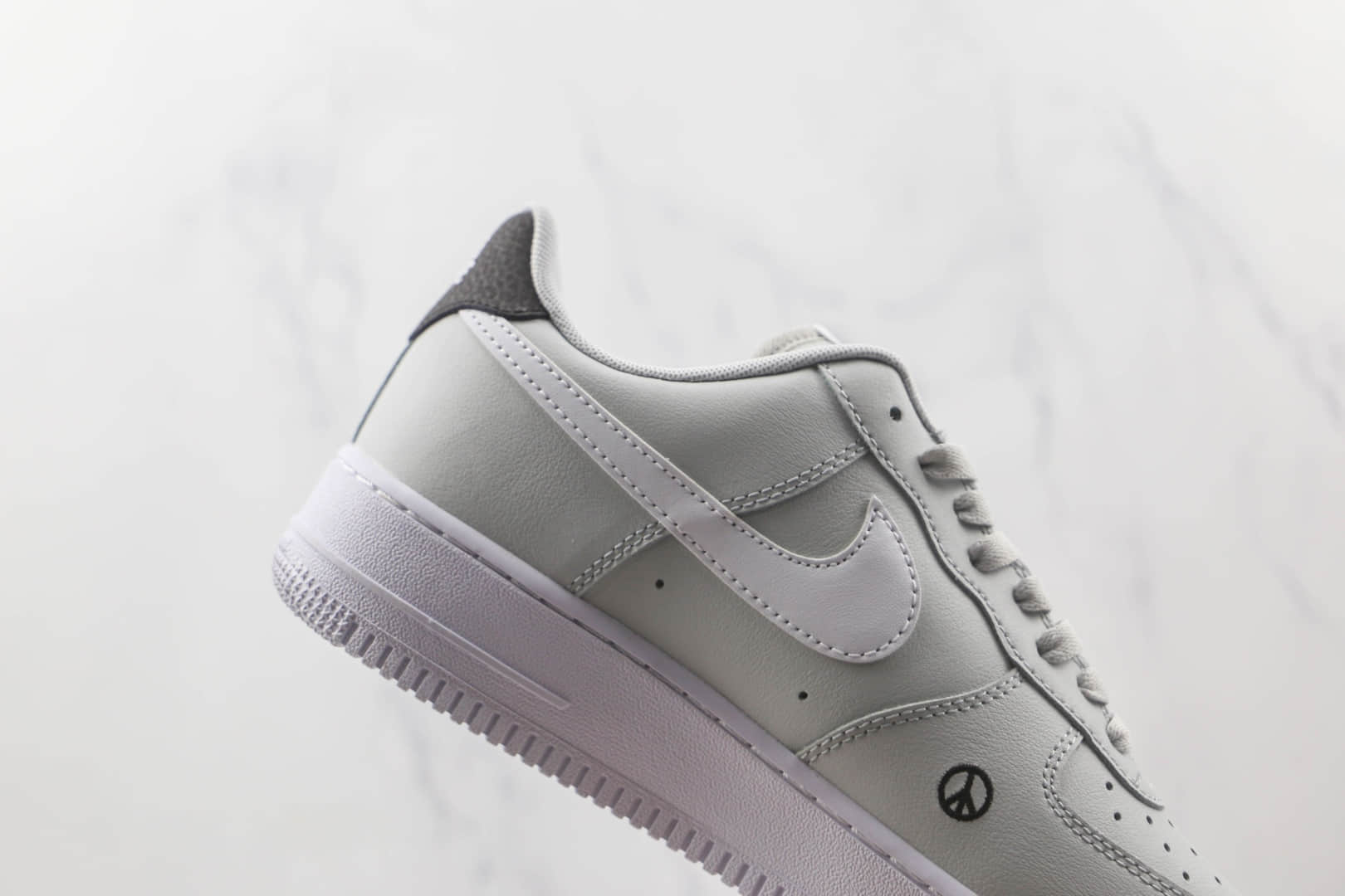 耐克Nike Air Force 1’07 Low纯原版本低帮空军一号笑脸图案板鞋内置气垫 货号:DM0118-001