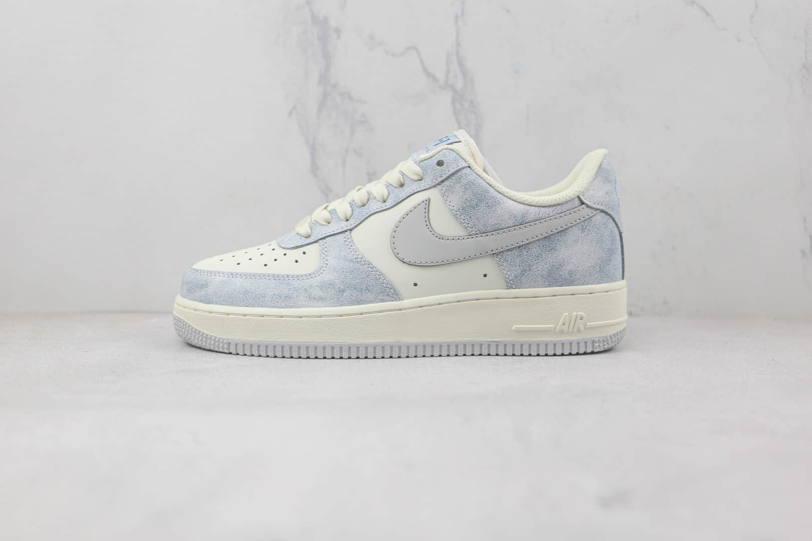 耐克Nike Air Force 1’07 Low纯原版本低帮空军一号迷雾蓝配色板鞋内置气垫 货号：CL5568-663