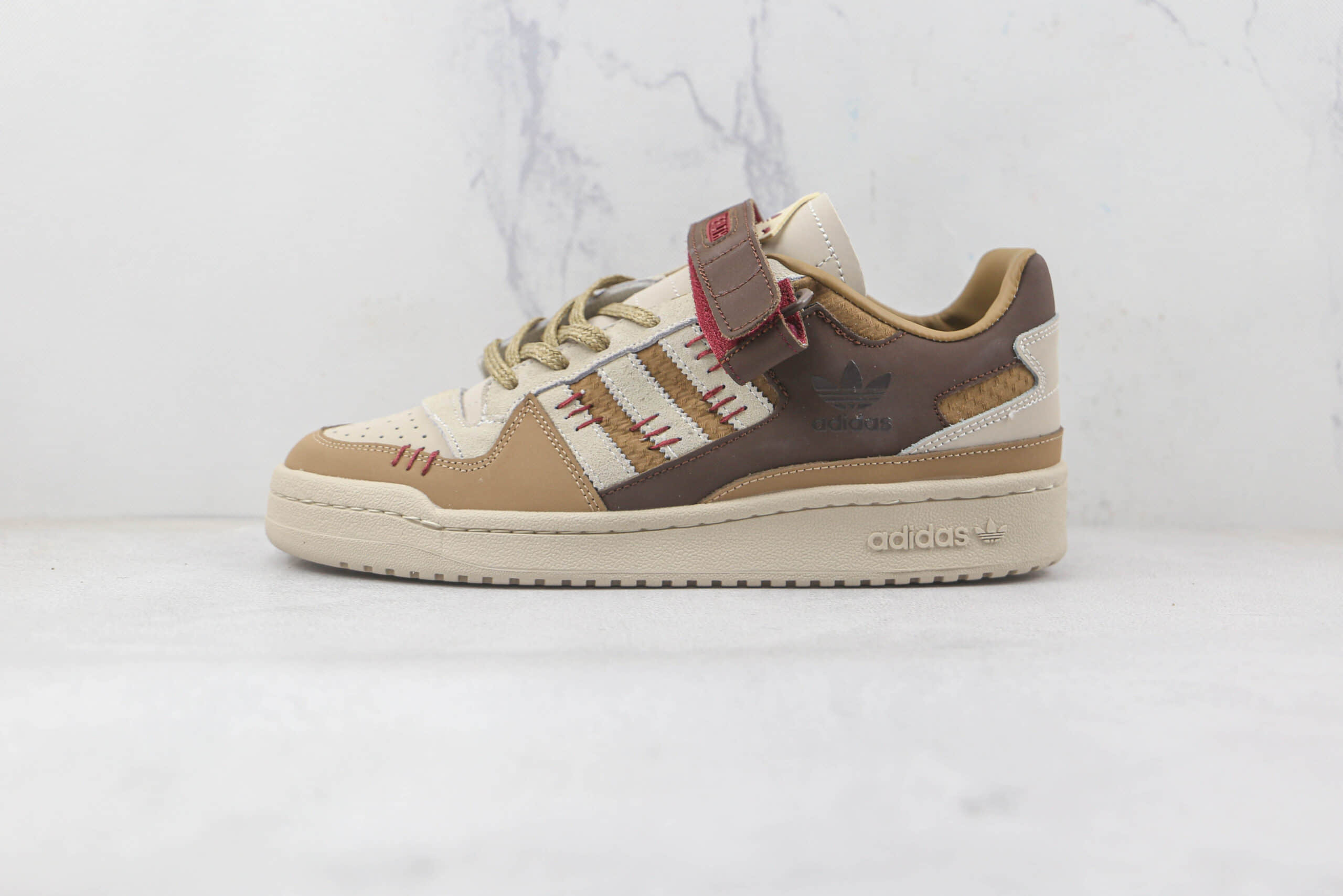 阿迪达斯Adidas originals Forum 84 low纯原版本低帮魔术贴Forum84复古板鞋原楦头纸板打造 货号：GV6710