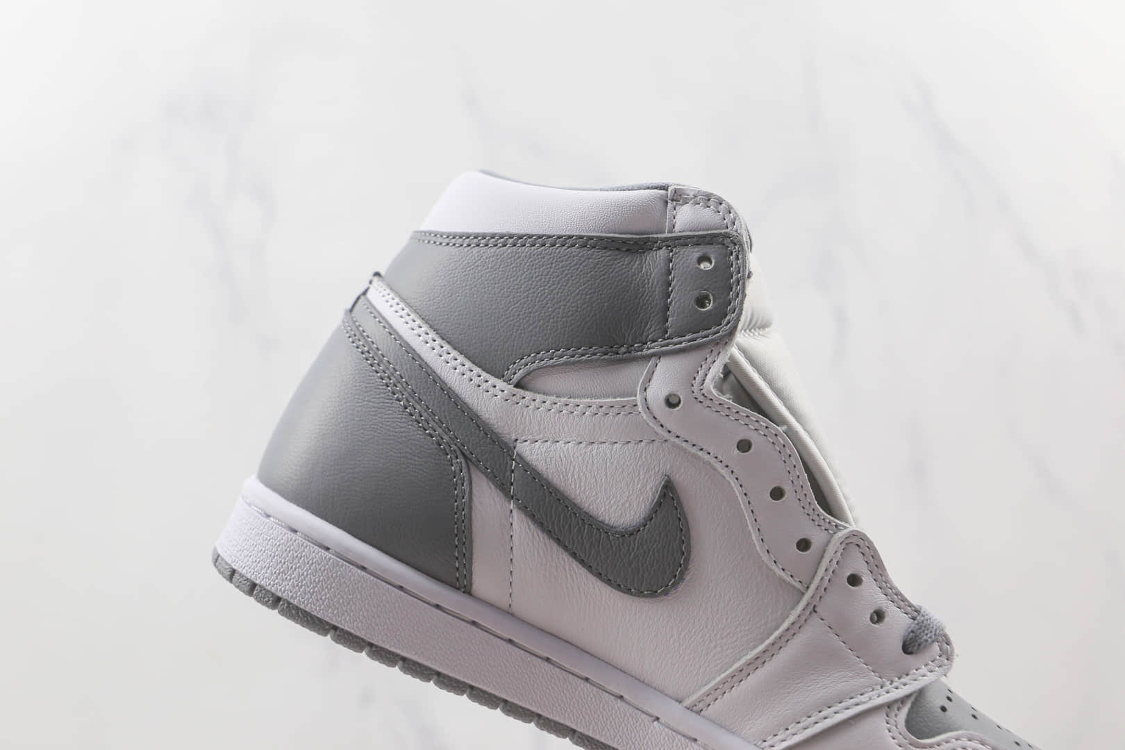 乔丹Air Jordan 1 Retro High纯原版本高帮AJ1白灰色篮球鞋原档案数据开发 货号：555088-037