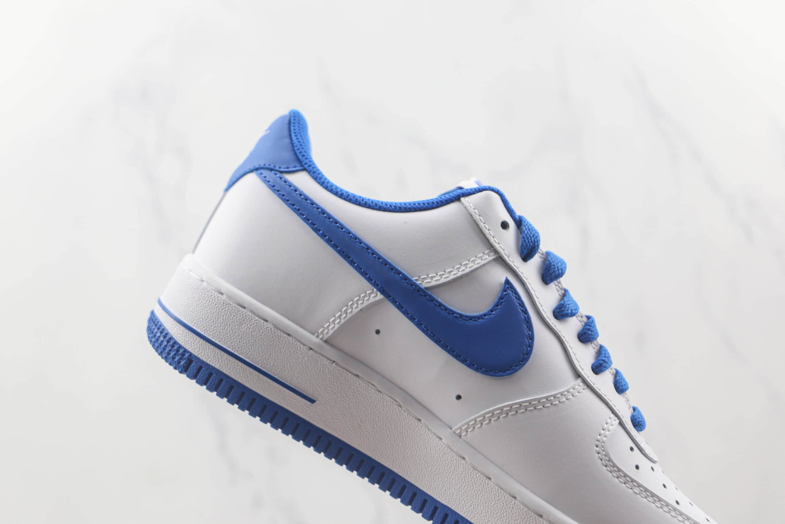 耐克Nike Air Force 1’07 Low纯原版本低帮空军一号白蓝色板鞋原楦头纸板打造 货号：DH7561-104