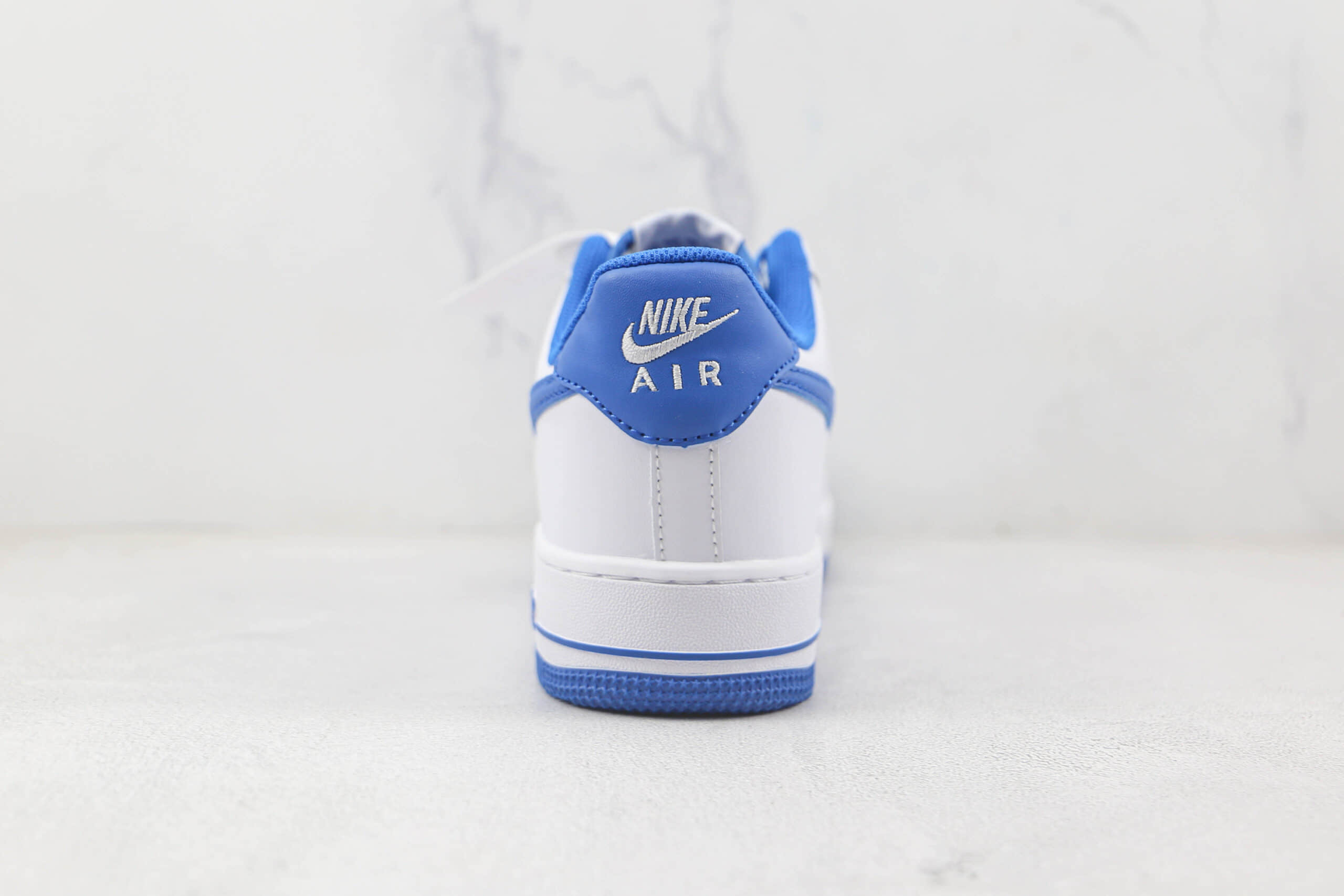 耐克Nike Air Force 1’07 Low纯原版本低帮空军一号白蓝色板鞋原楦头纸板打造 货号：DH7561-104