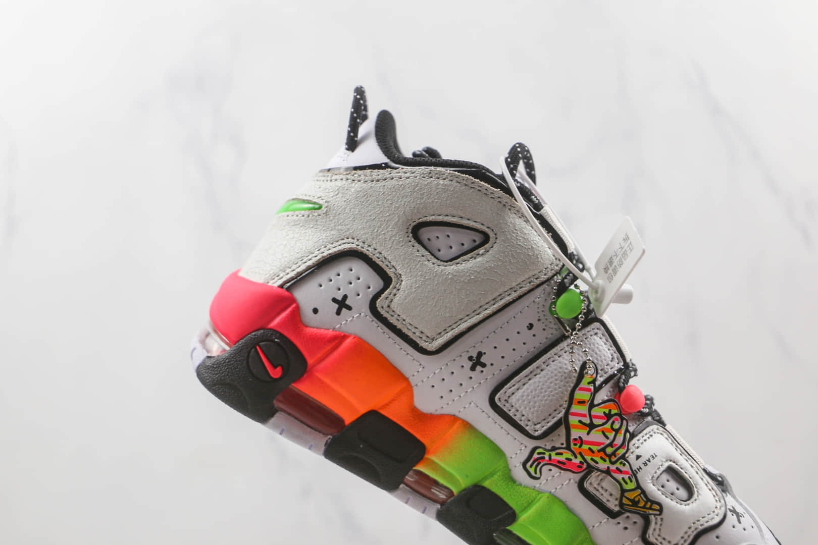 耐克Nike Air More Uptempo 96 QS纯原版本皮蓬初代渐变霓虹白黑色篮球鞋原楦头纸板打造 货号：DV1233-111