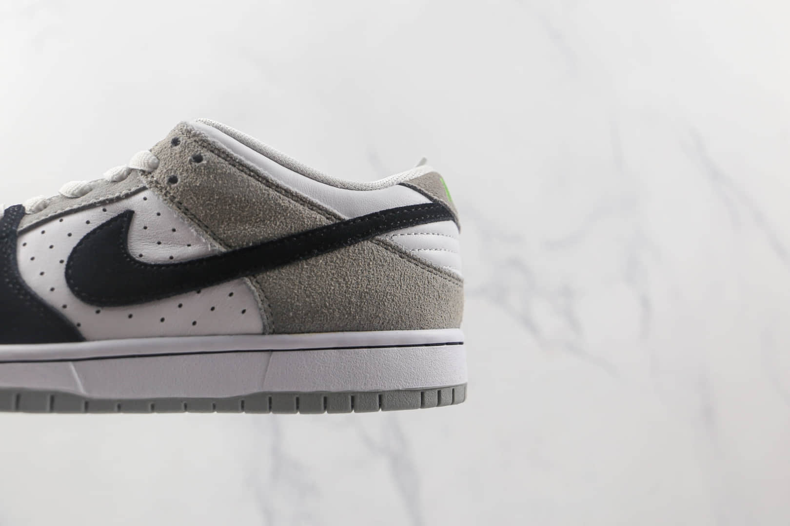 耐克Nike Dunk SB Chlorophyll纯原版本低帮SB DUNK灰白黑叶绿素配色板鞋原楦头纸板打造 货号：BQ6817-011