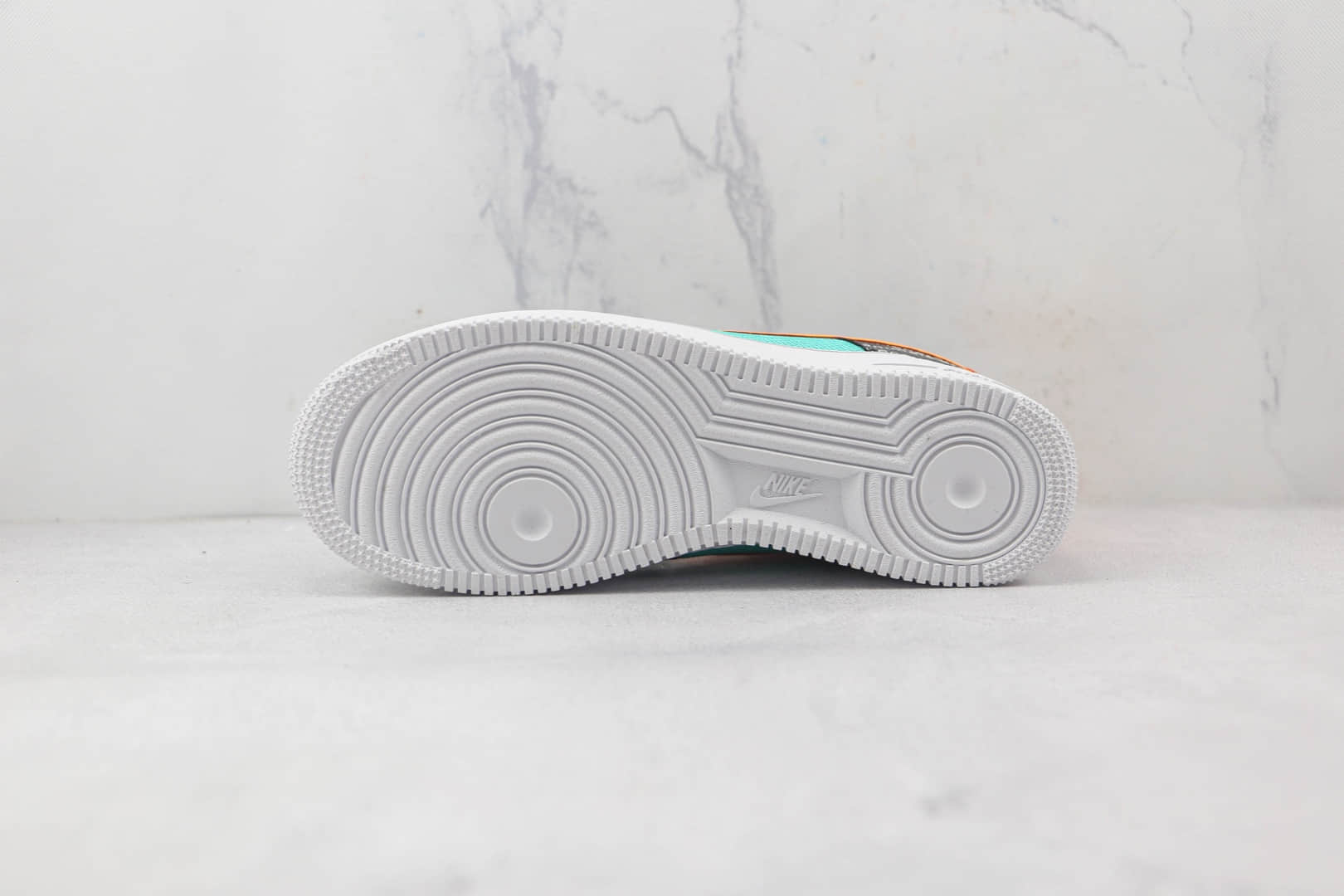 耐克Nike Air Force 1’07 Low纯原版本低帮空军一号黑绿字母板鞋内置气垫 货号：CI0057-100