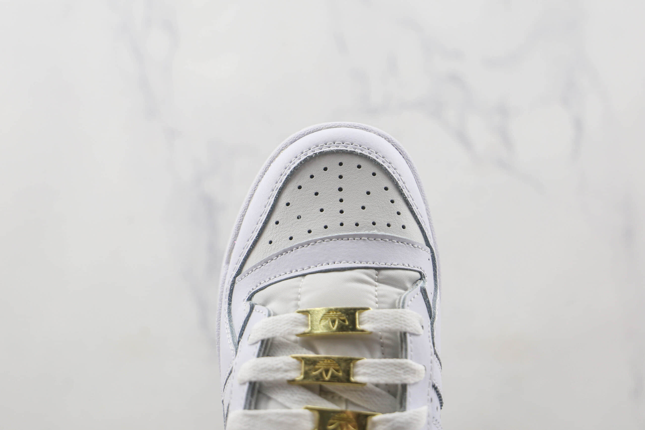 阿迪达斯Adidas originals Forum 84 low纯原版本复古Forum84白金色板鞋原档案数据开发 货号：GZ6379