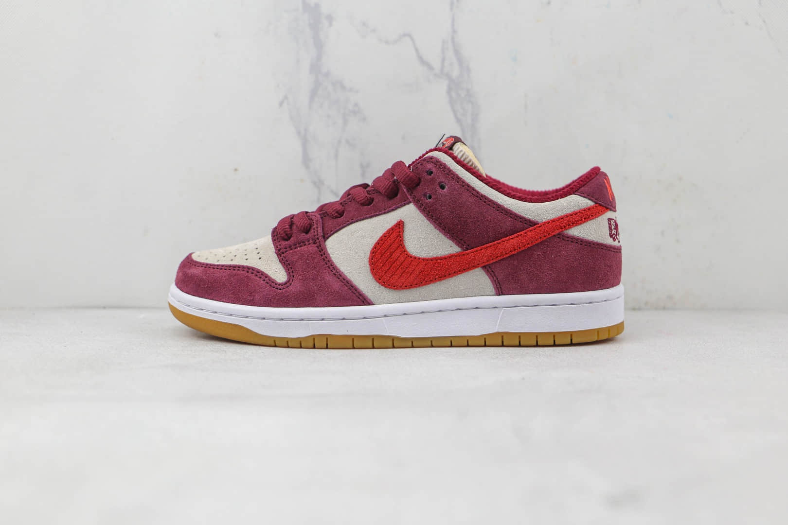 耐克Nike SB Dunk Low Pro Color纯原版本低帮SB DUNK灯芯绒酒红色板鞋内置气垫 货号：DX4589-600