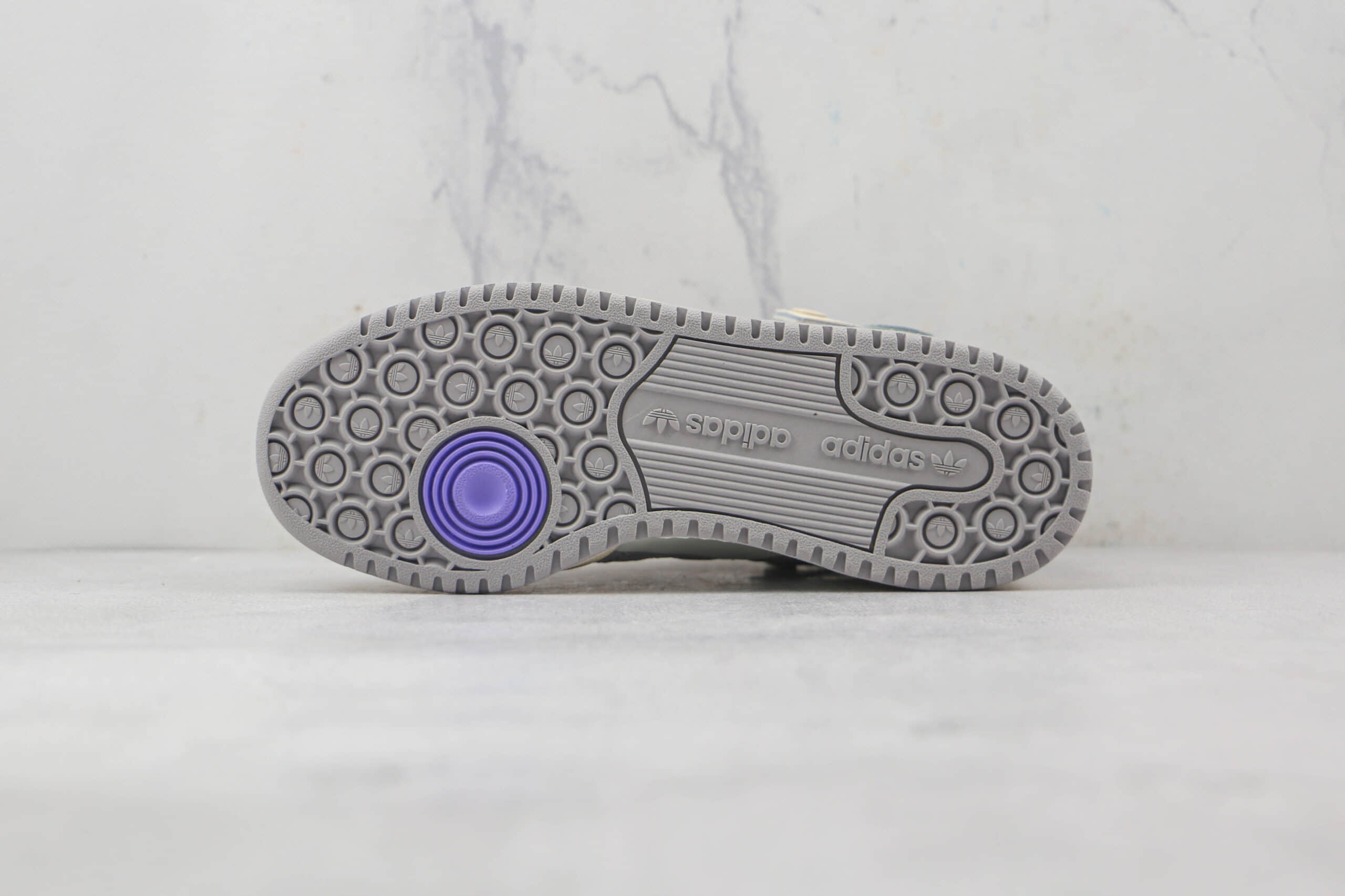 阿迪达斯Adidas originals Forum 84 low纯原版本低帮Forum84魔术贴复古板鞋原楦头纸板打造 货号：GW4426