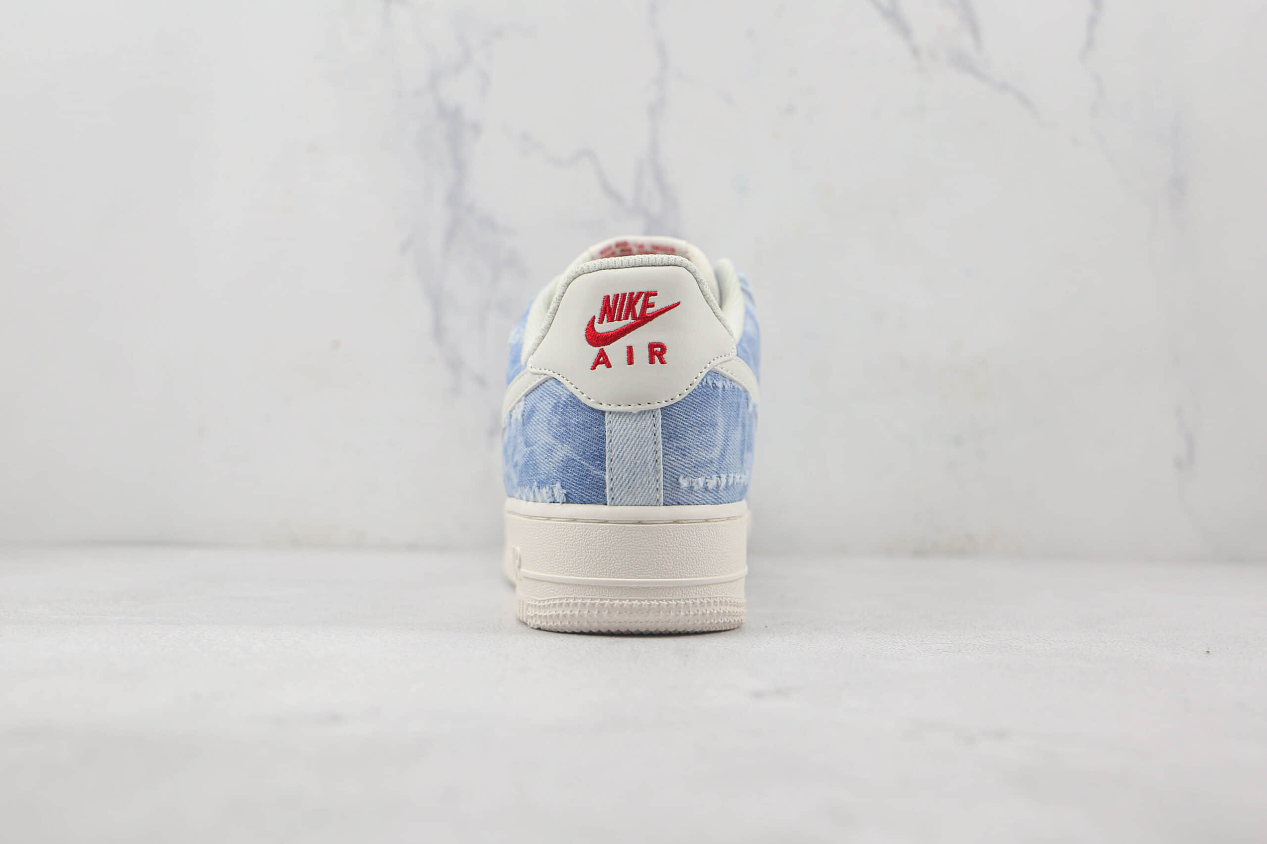 耐克Nike Air Force1纯原版本低帮空军一号牛仔做旧配色板鞋内置气垫原盒原标 货号：DY1830-100