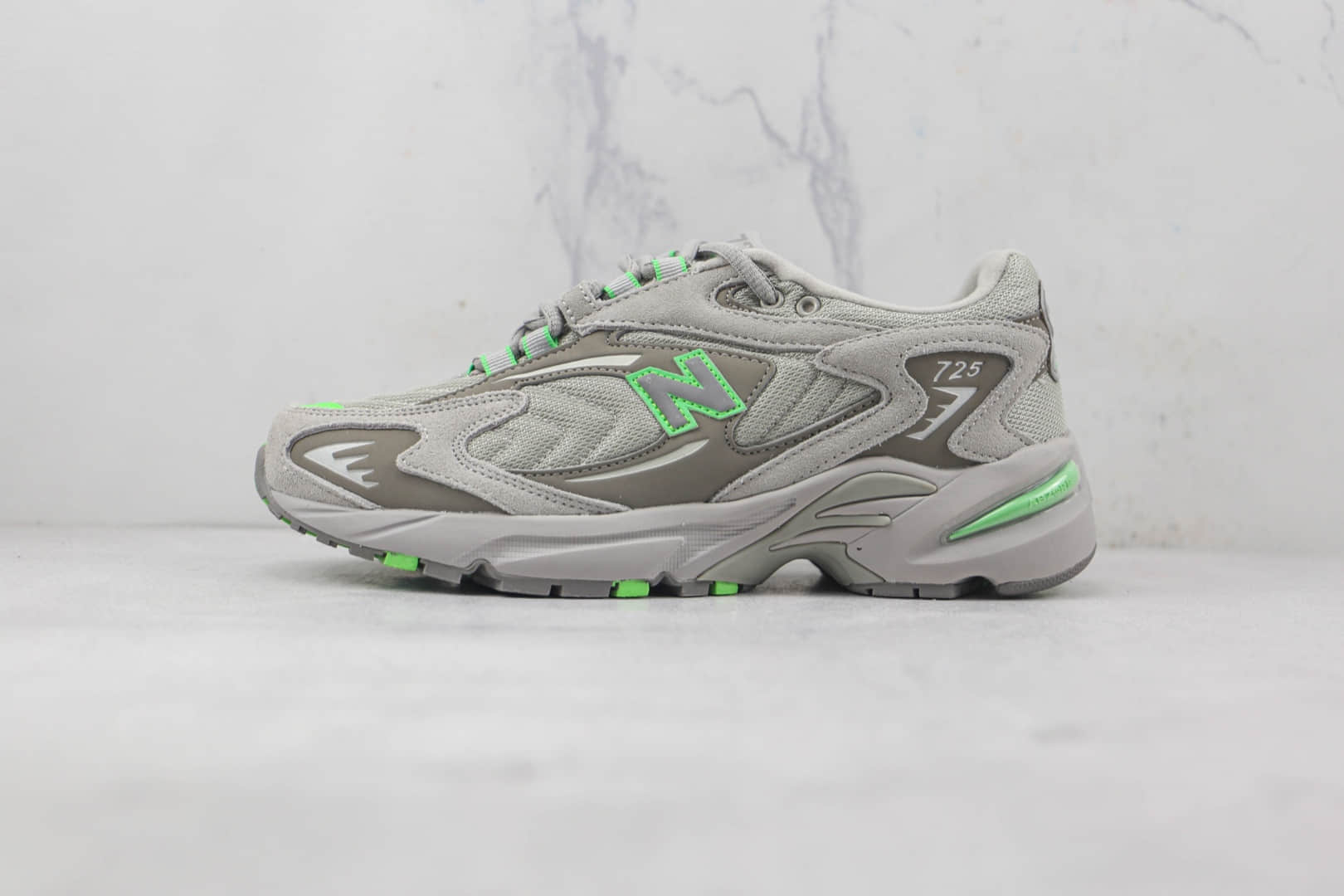 新百伦New Balance 725纯原版本李知恩同款荧光绿慢跑鞋原楦头纸板打造 货号:ML725NI1
