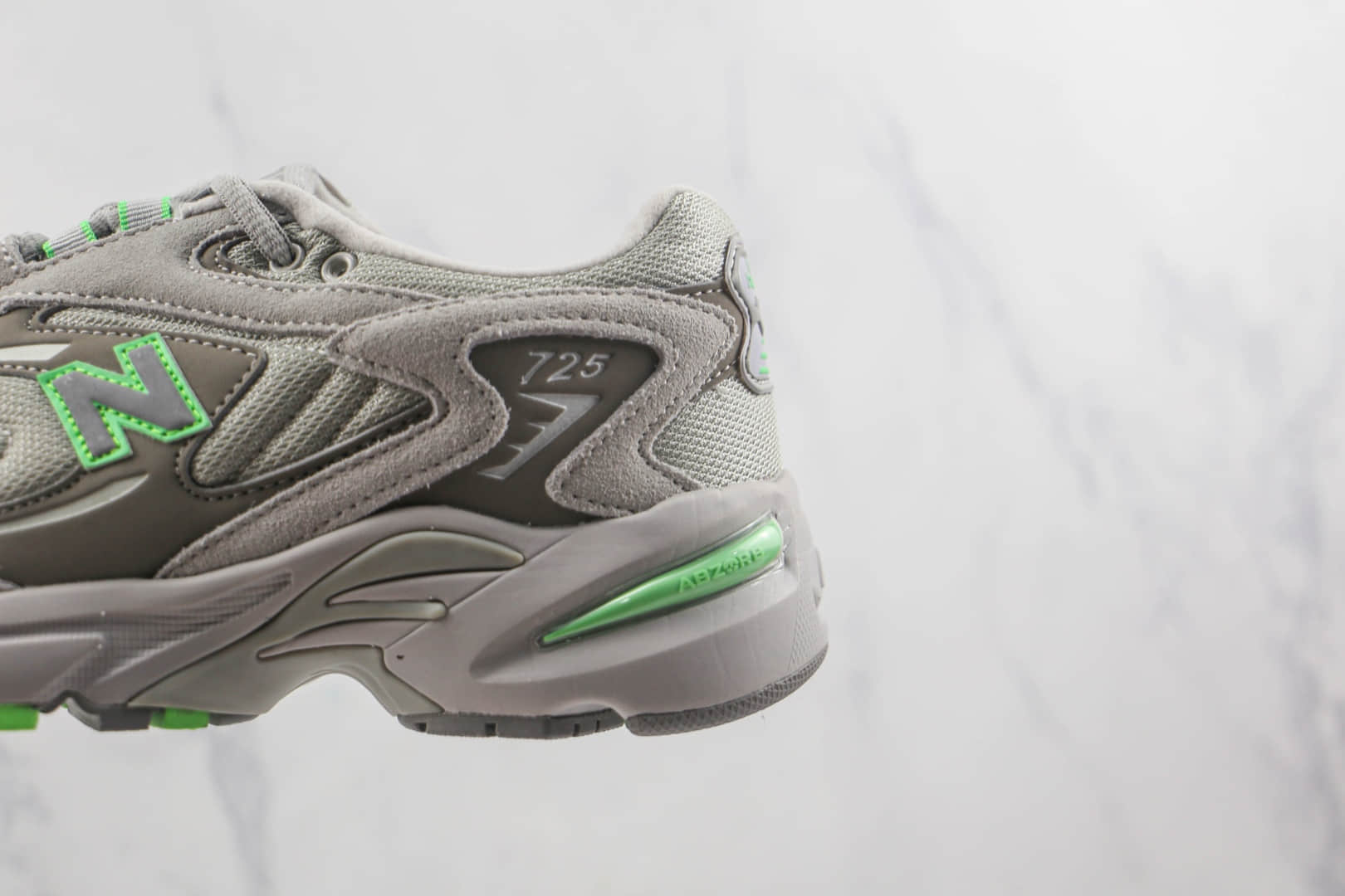 新百伦New Balance 725纯原版本李知恩同款荧光绿慢跑鞋原楦头纸板打造 货号:ML725NI1