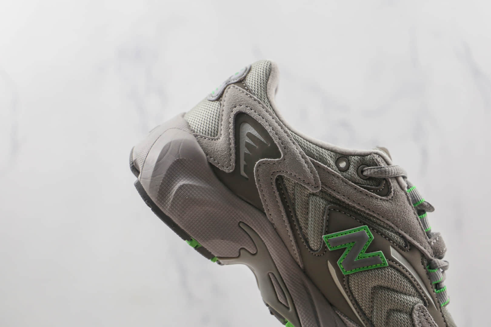 新百伦New Balance 725纯原版本李知恩同款荧光绿慢跑鞋原楦头纸板打造 货号:ML725NI1