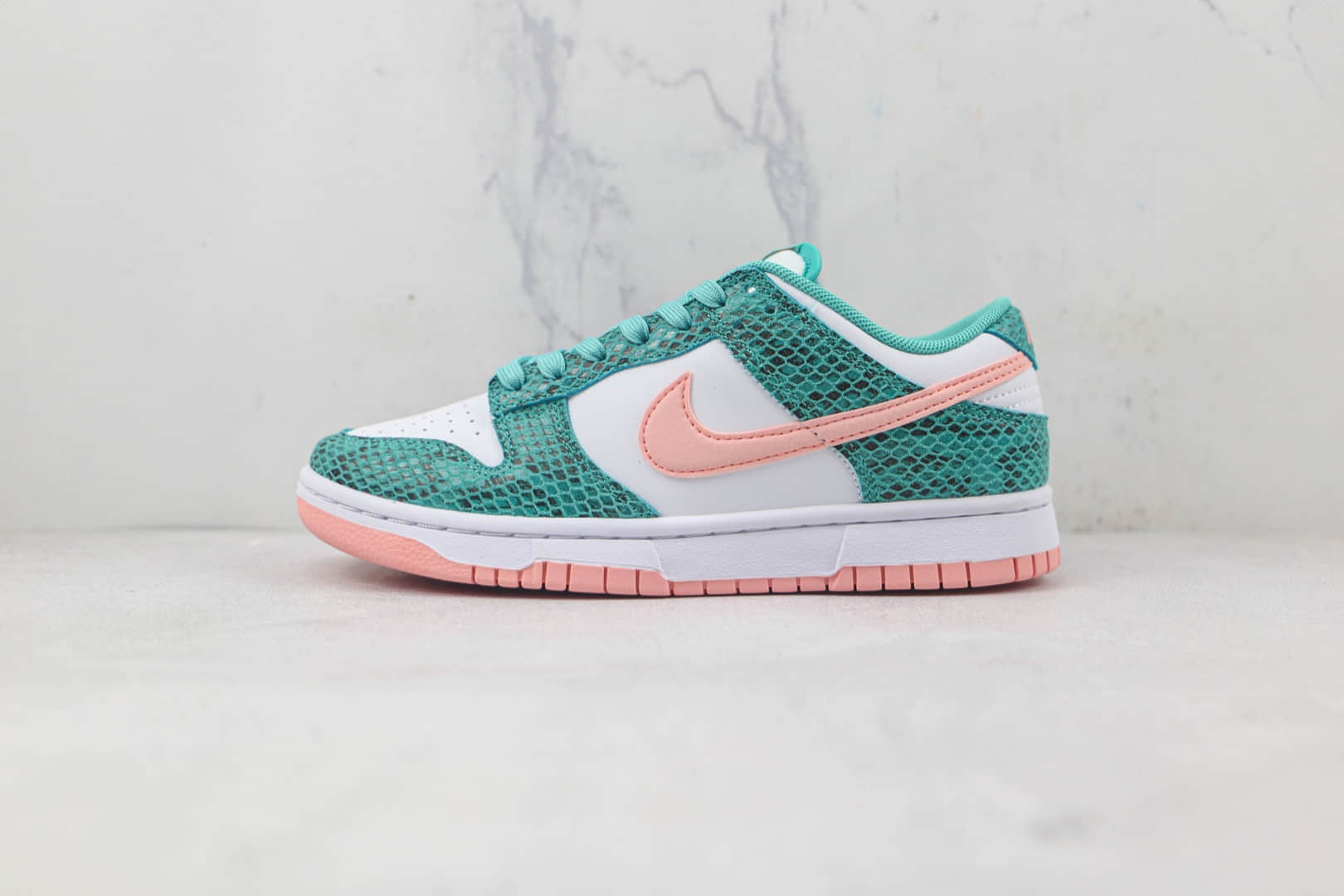 耐克Nike SB Zoom Dunk Low莆田纯原复刻天花板SB DUNK白绿蛇纹粉钩板鞋内置气垫 货号：DR8577-300