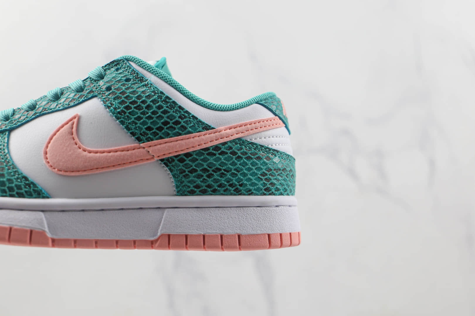 耐克Nike SB Zoom Dunk Low莆田纯原复刻天花板SB DUNK白绿蛇纹粉钩板鞋内置气垫 货号：DR8577-300