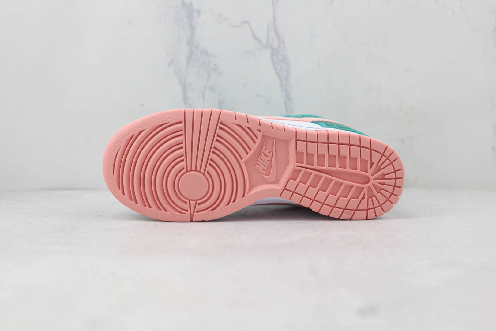 耐克Nike SB Zoom Dunk Low莆田纯原复刻天花板SB DUNK白绿蛇纹粉钩板鞋内置气垫 货号：DR8577-300