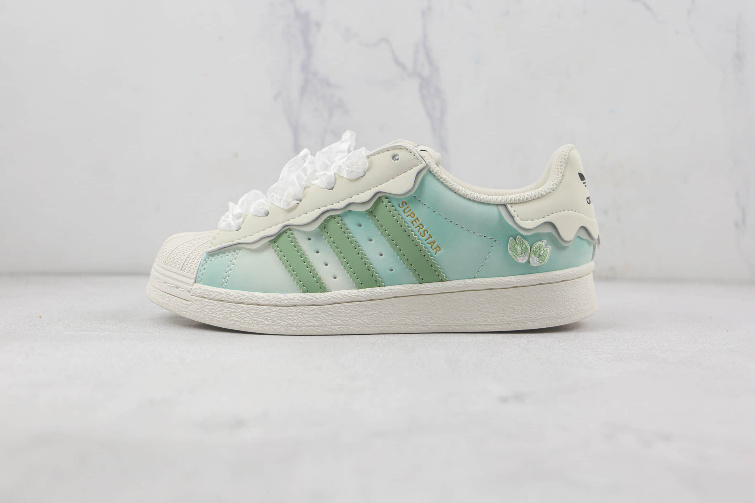 阿迪达斯adidas Originals Superstar Sail Green Lace莆田纯原复刻三叶草贝壳头米白绿花边雪糕丝带配色板鞋原楦头纸板打造 货号:GW4441