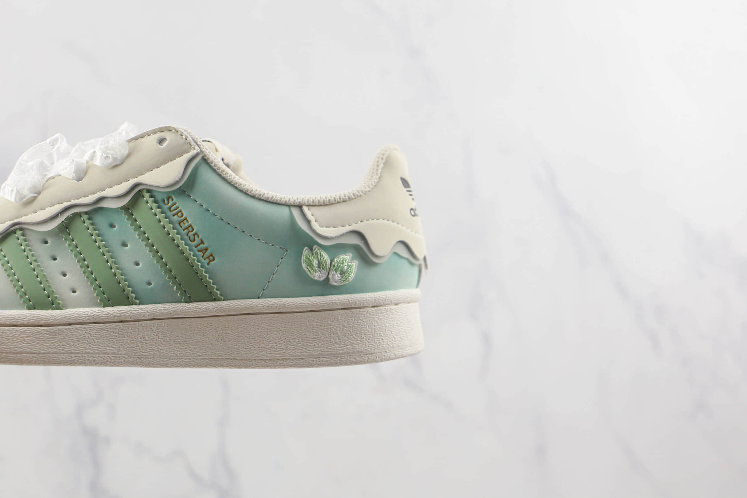 阿迪达斯adidas Originals Superstar Sail Green Lace莆田纯原复刻三叶草贝壳头米白绿花边雪糕丝带配色板鞋原楦头纸板打造 货号:GW4441