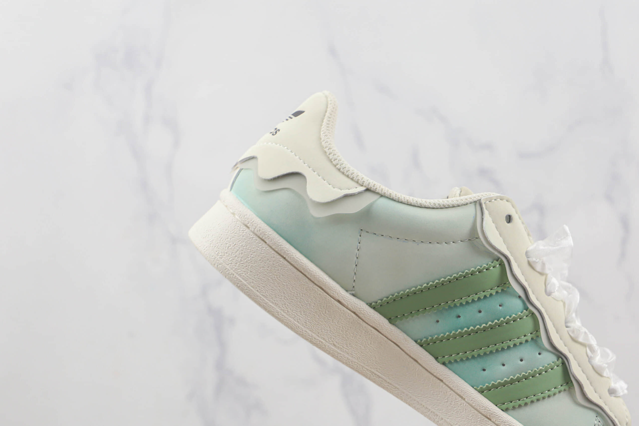 阿迪达斯adidas Originals Superstar Sail Green Lace莆田纯原复刻三叶草贝壳头米白绿花边雪糕丝带配色板鞋原楦头纸板打造 货号:GW4441