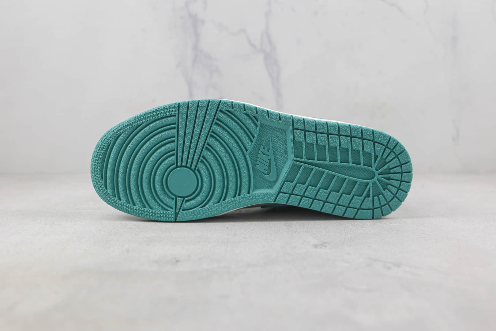 乔丹Air Jordan 1 Low莆田天花板纯原复刻版本低帮AJ1水鸭绿板鞋原楦头纸板打造 货号：DC0774-131