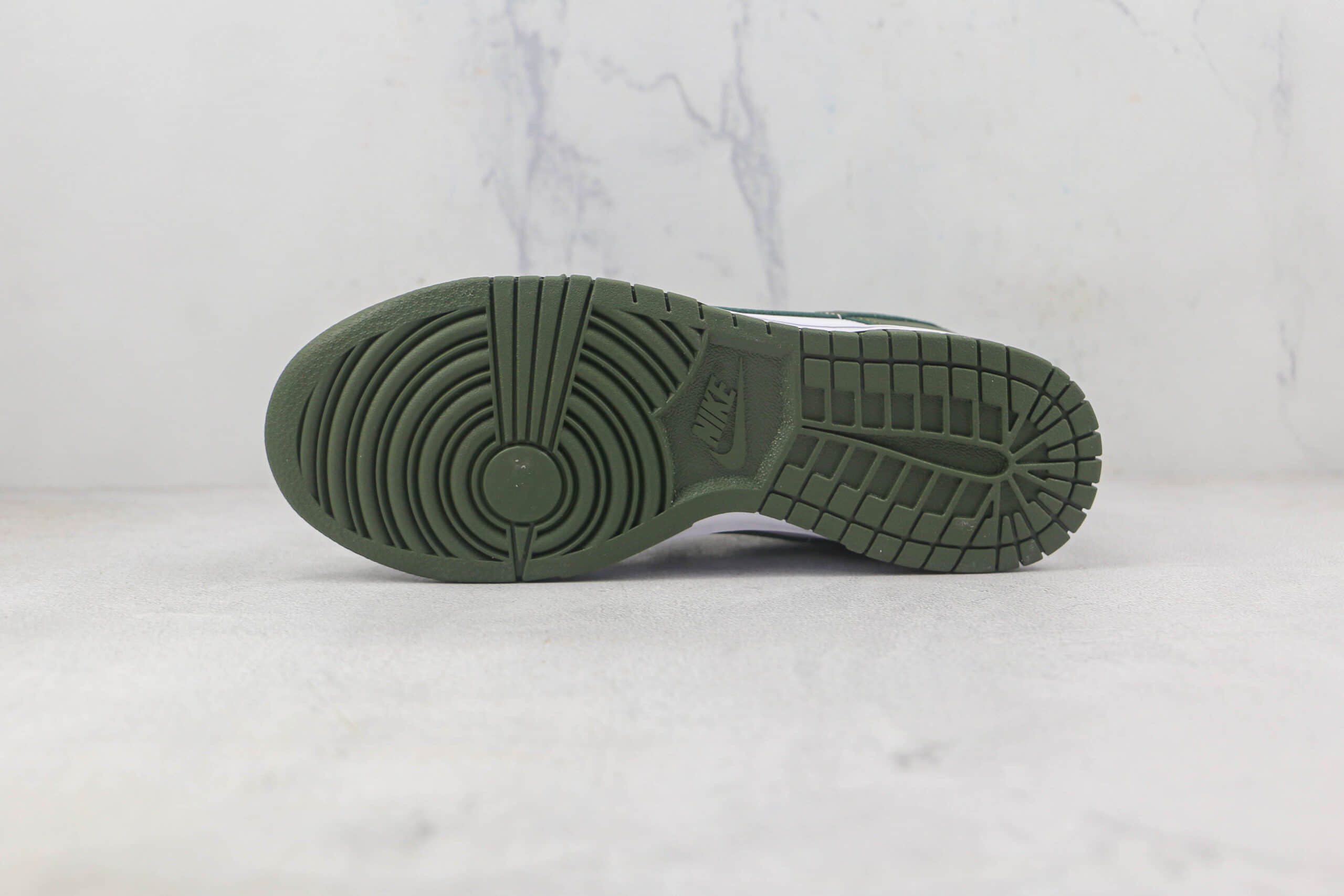 耐克Nike Dunk SB Low莆田天花板纯原版本低帮SB DUNK橄榄绿配色板鞋内置气垫原盒原标 货号：DD1503-120