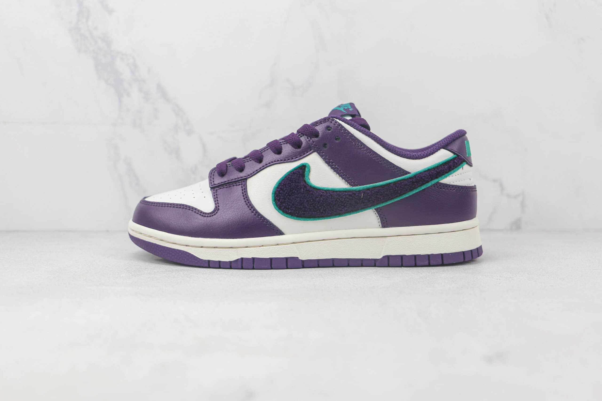 耐克Nike SB Dunk Low Chenille Swoosh莆田天花板低帮sb dunk雪尼尔白紫色板鞋原鞋开模 货号：DQ7683-100