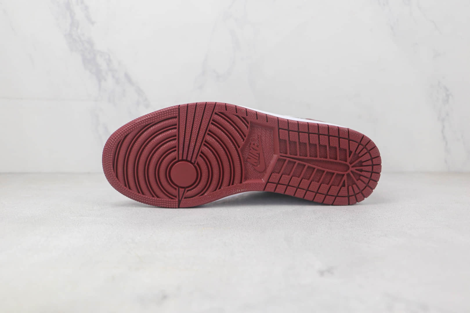 乔丹Air Jordan 1 Low Bordeaux莆田纯原复刻版本低帮AJ1白酒红银勾配色板鞋原楦头纸板打造 货号：553558-615